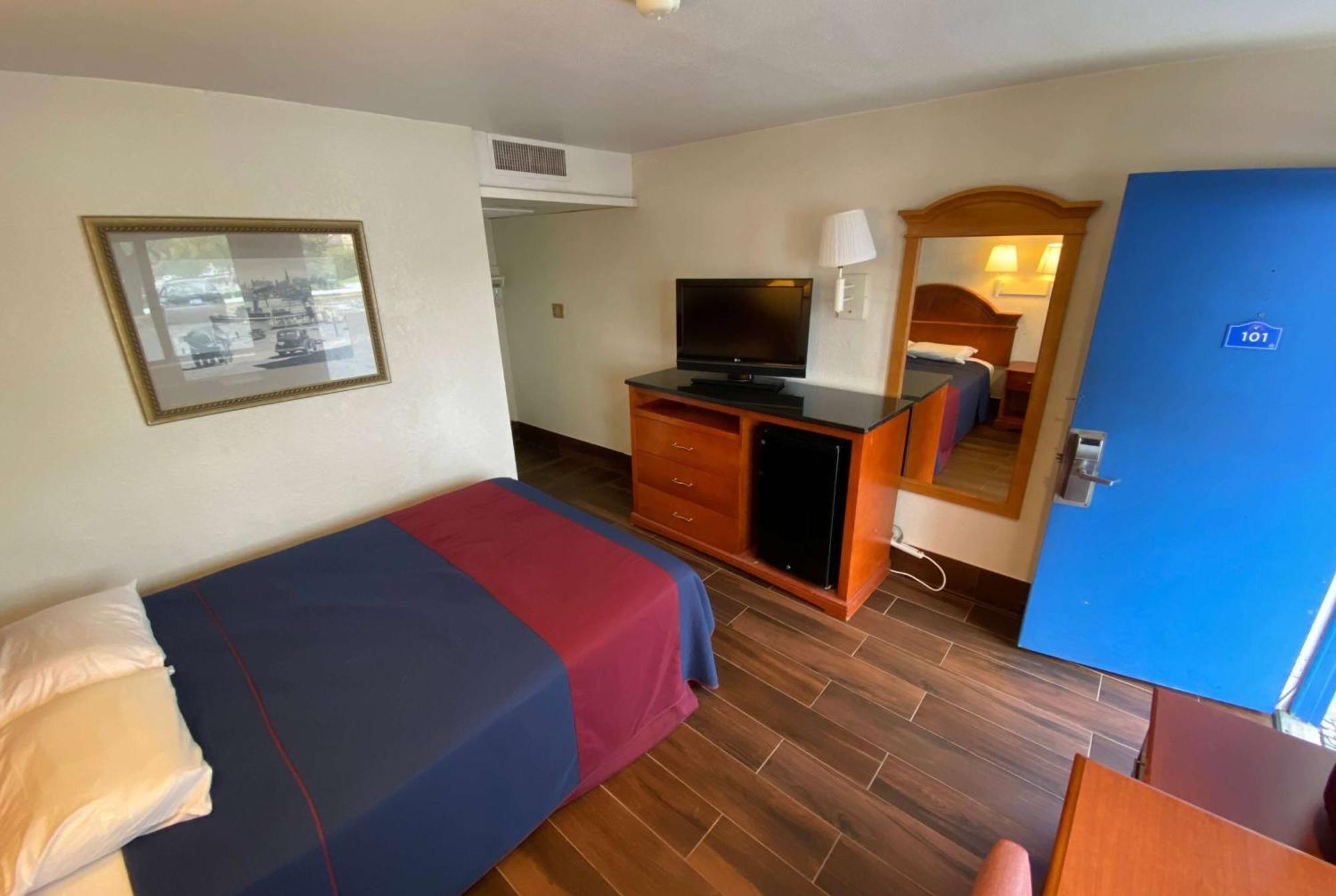 Walker Travelodge By Wyndham Grand Rapids North מראה חיצוני תמונה