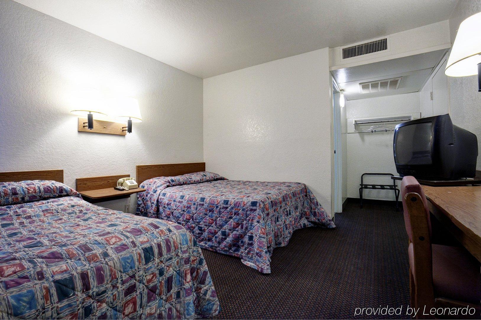 Walker Travelodge By Wyndham Grand Rapids North חדר תמונה