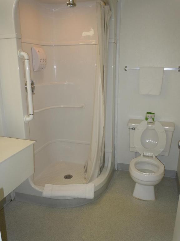 Walker Travelodge By Wyndham Grand Rapids North חדר תמונה