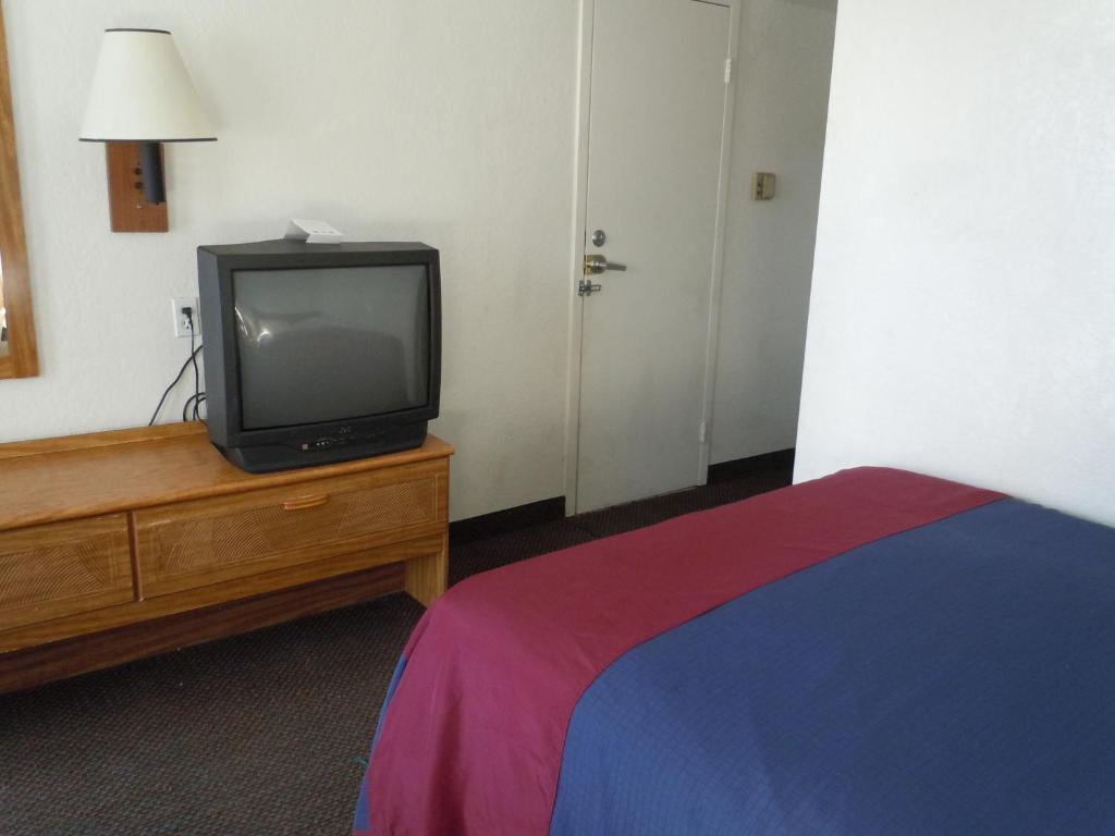 Walker Travelodge By Wyndham Grand Rapids North חדר תמונה