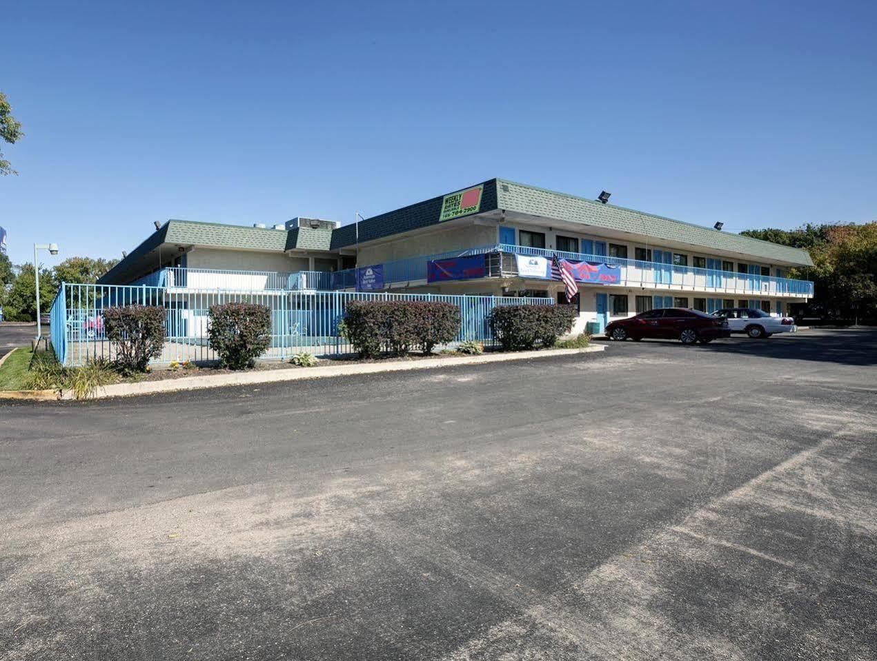 Walker Travelodge By Wyndham Grand Rapids North מראה חיצוני תמונה