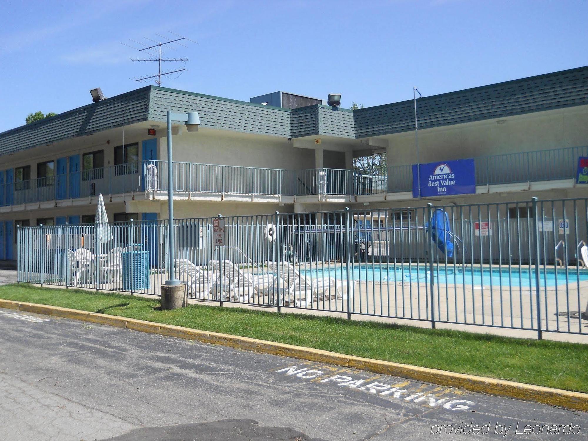 Walker Travelodge By Wyndham Grand Rapids North מראה חיצוני תמונה